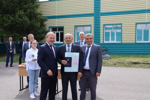 Выпускникам Дрожжановского техникума вручили дипломы