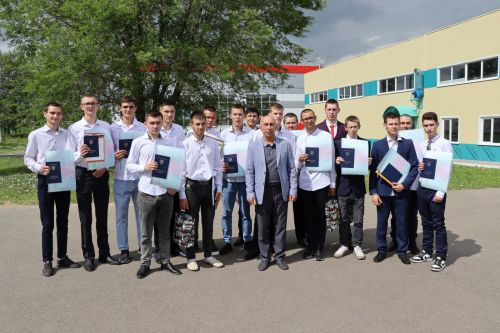 Выпускникам Дрожжановского техникума вручили дипломы