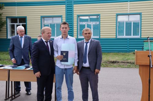 Выпускникам Дрожжановского техникума вручили дипломы