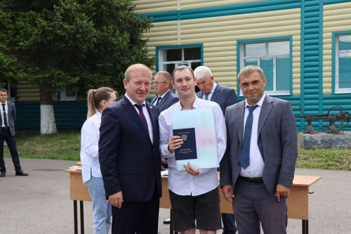 Выпускникам Дрожжановского техникума вручили дипломы