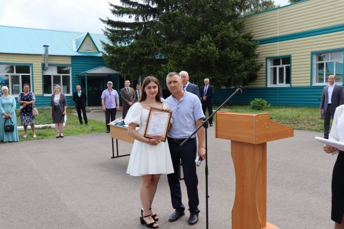 Выпускникам Дрожжановского техникума вручили дипломы