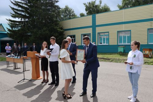 Выпускникам Дрожжановского техникума вручили дипломы