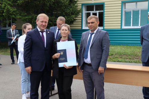 Выпускникам Дрожжановского техникума вручили дипломы