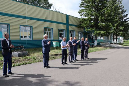 Выпускникам Дрожжановского техникума вручили дипломы