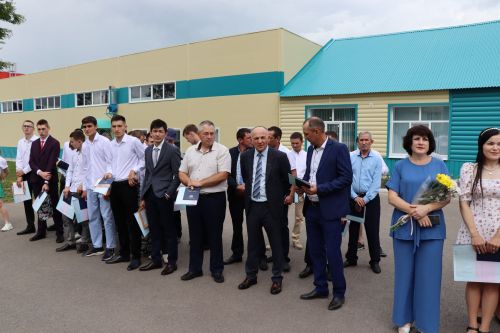 Выпускникам Дрожжановского техникума вручили дипломы