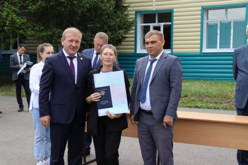 Выпускникам Дрожжановского техникума вручили дипломы
