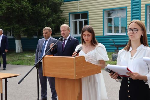 Выпускникам Дрожжановского техникума вручили дипломы
