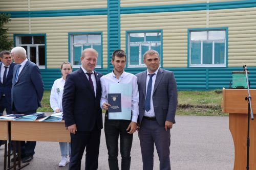 Выпускникам Дрожжановского техникума вручили дипломы