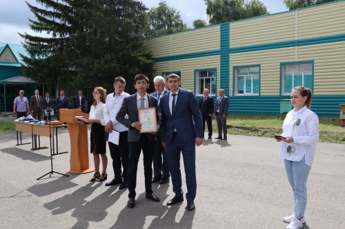 Выпускникам Дрожжановского техникума вручили дипломы