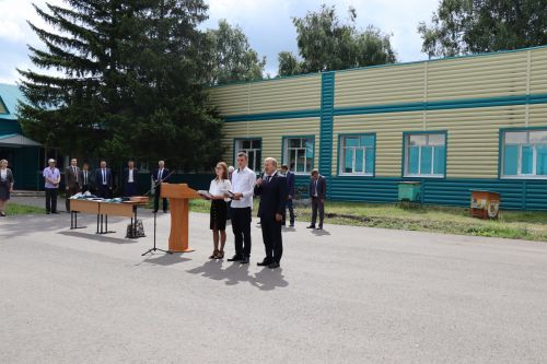 Выпускникам Дрожжановского техникума вручили дипломы