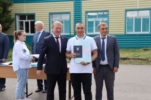 Выпускникам Дрожжановского техникума вручили дипломы