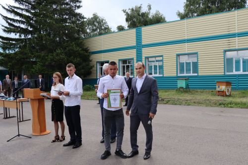 Выпускникам Дрожжановского техникума вручили дипломы