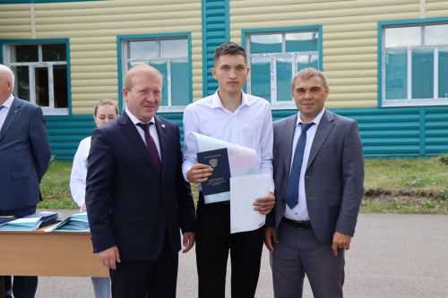 Выпускникам Дрожжановского техникума вручили дипломы