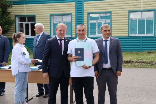 Выпускникам Дрожжановского техникума вручили дипломы