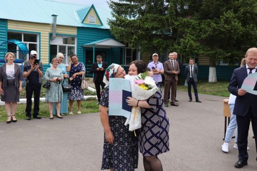 Выпускникам Дрожжановского техникума вручили дипломы