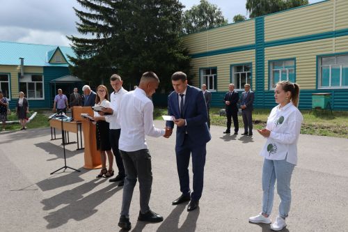 Выпускникам Дрожжановского техникума вручили дипломы