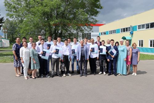 Выпускникам Дрожжановского техникума вручили дипломы