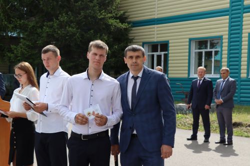 Выпускникам Дрожжановского техникума вручили дипломы
