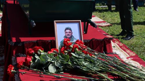 В Дрожжановском районе простились с военнослужащим, который погиб в СВО