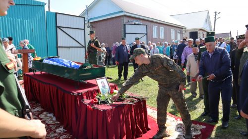 В Дрожжановском районе простились с военнослужащим, который погиб в СВО