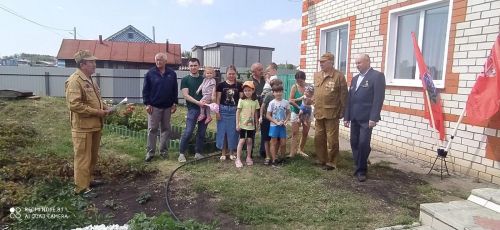 В Дрожжаном ветерану боевых действий в Афганистане установили памятную доску