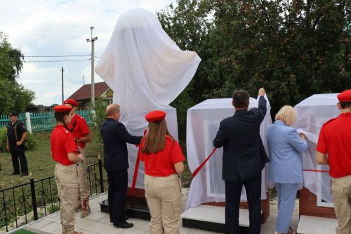 В селе Новое Ильмово Дрожжановского района открыли Аллею Славы