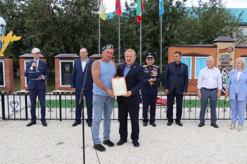 В селе Новое Ильмово Дрожжановского района открыли Аллею Славы
