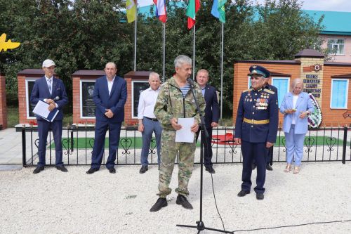 В селе Новое Ильмово Дрожжановского района открыли Аллею Славы