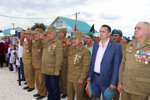 В селе Новое Ильмово Дрожжановского района открыли Аллею Славы