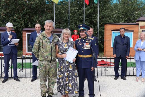 В селе Новое Ильмово Дрожжановского района открыли Аллею Славы