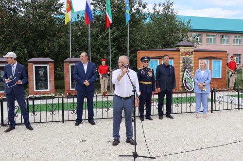 В селе Новое Ильмово Дрожжановского района открыли Аллею Славы