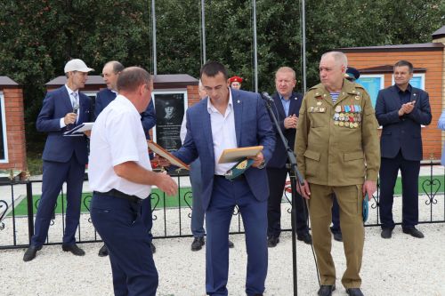 В селе Новое Ильмово Дрожжановского района открыли Аллею Славы
