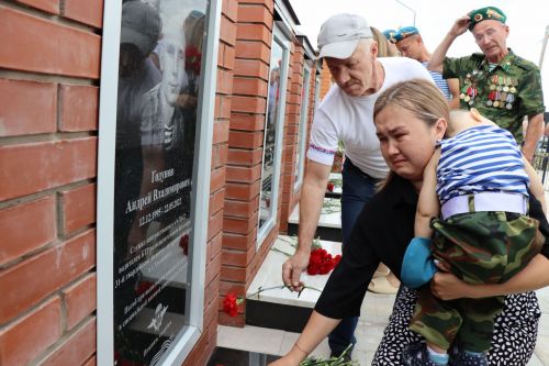 В селе Новое Ильмово Дрожжановского района открыли Аллею Славы