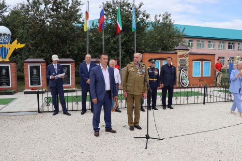 В селе Новое Ильмово Дрожжановского района открыли Аллею Славы