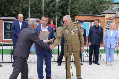 В селе Новое Ильмово Дрожжановского района открыли Аллею Славы