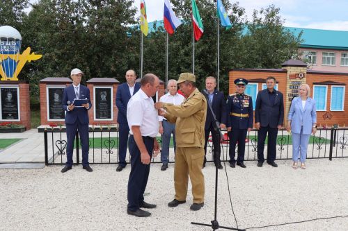 В селе Новое Ильмово Дрожжановского района открыли Аллею Славы
