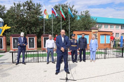 В селе Новое Ильмово Дрожжановского района открыли Аллею Славы