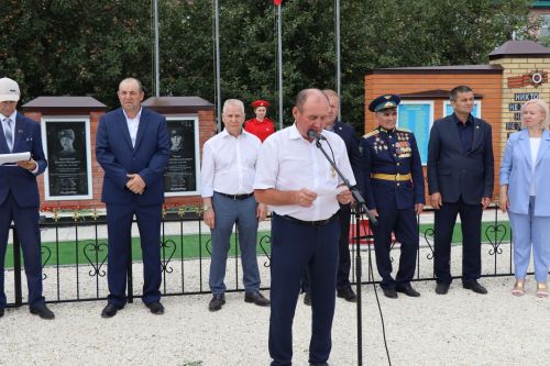 В селе Новое Ильмово Дрожжановского района открыли Аллею Славы