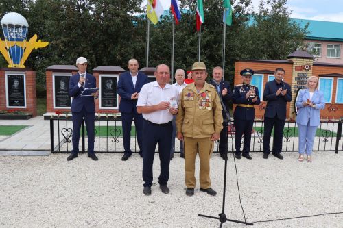 В селе Новое Ильмово Дрожжановского района открыли Аллею Славы