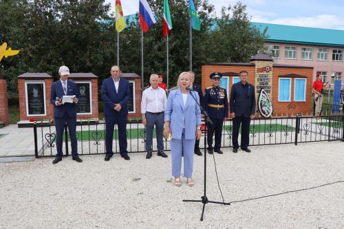 В селе Новое Ильмово Дрожжановского района открыли Аллею Славы