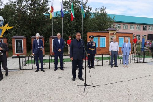 В селе Новое Ильмово Дрожжановского района открыли Аллею Славы