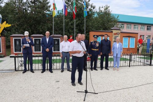В селе Новое Ильмово Дрожжановского района открыли Аллею Славы