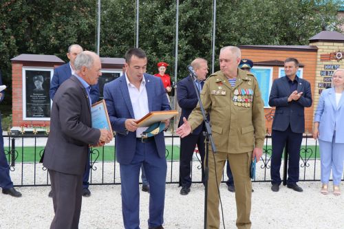 В селе Новое Ильмово Дрожжановского района открыли Аллею Славы