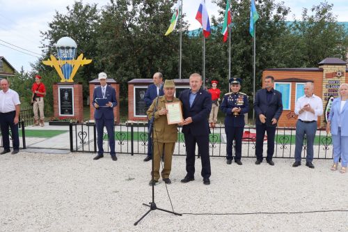 В селе Новое Ильмово Дрожжановского района открыли Аллею Славы