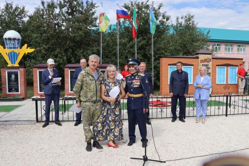 В селе Новое Ильмово Дрожжановского района открыли Аллею Славы