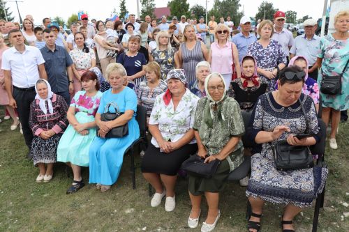 В селе Новое Ильмово Дрожжановского района открыли Аллею Славы