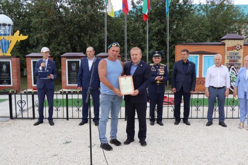 В селе Новое Ильмово Дрожжановского района открыли Аллею Славы