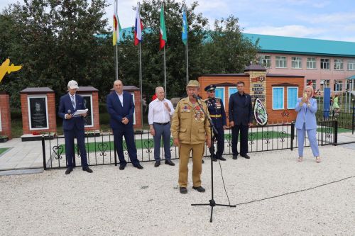 В селе Новое Ильмово Дрожжановского района открыли Аллею Славы