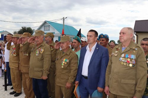 В селе Новое Ильмово Дрожжановского района открыли Аллею Славы
