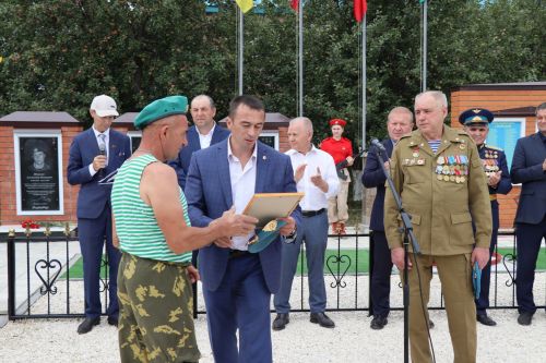 В селе Новое Ильмово Дрожжановского района открыли Аллею Славы
